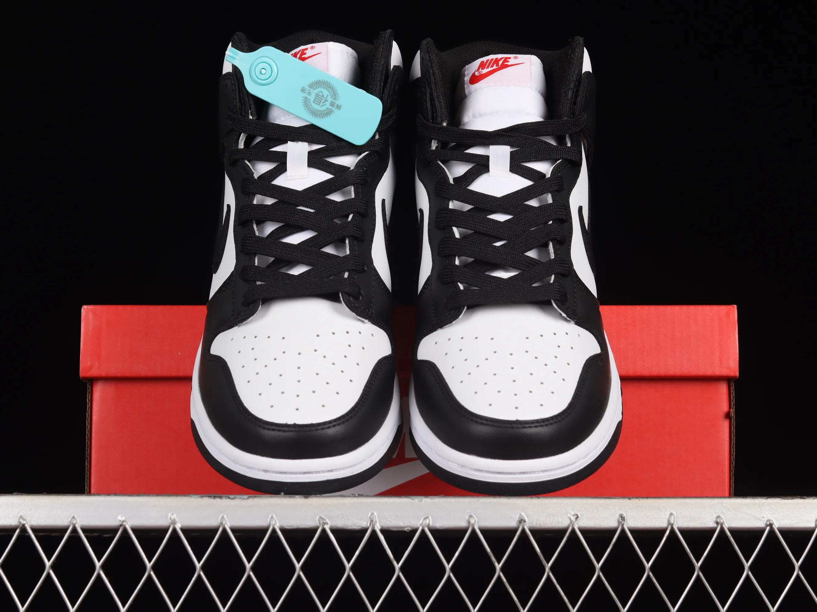 All Categories Nk SB Dunk Series Nk Dunk SB High High-top sneakers Nk SB Dunk High Black and white Panda SB smashed backboard high-top sneakers DD1399-105